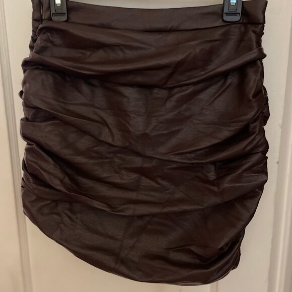 NWT Lulu's Maroon Vegan Faux Leather Ruched Mini Skirt - Picture 2 of 7